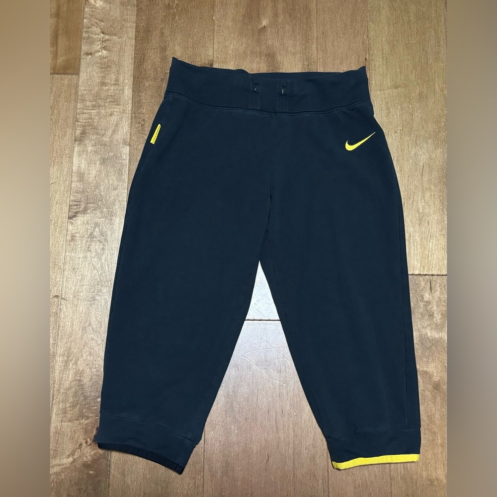 Nike LiveStrong Athletic Biker Capri Pants Black Yellow‎ Women's Size Medium Y2K